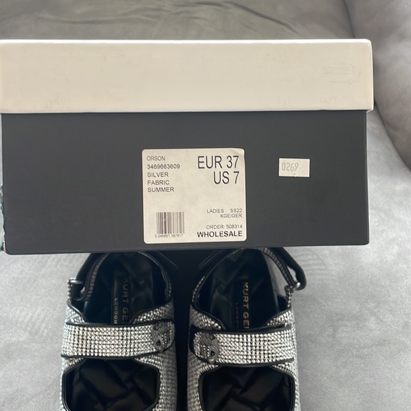 NIB Kurt Geiger Orson Eagle Head Silver Detail Sandals. Us size 7 - Picture 6 of 6